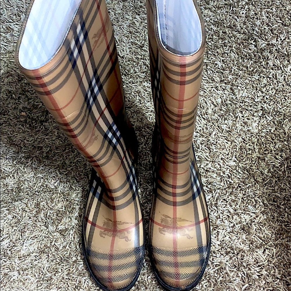 *NEW* Burberry boots 💅